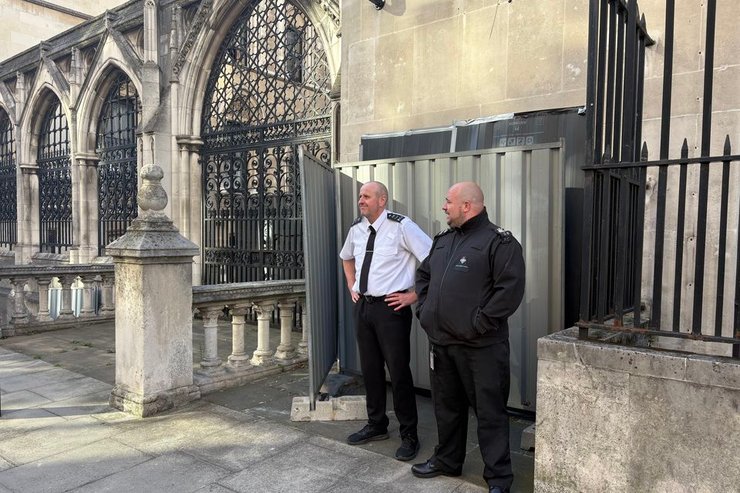 Свіжий шедевр Бенксі з'явився у несподіваному куточку Лондона 4