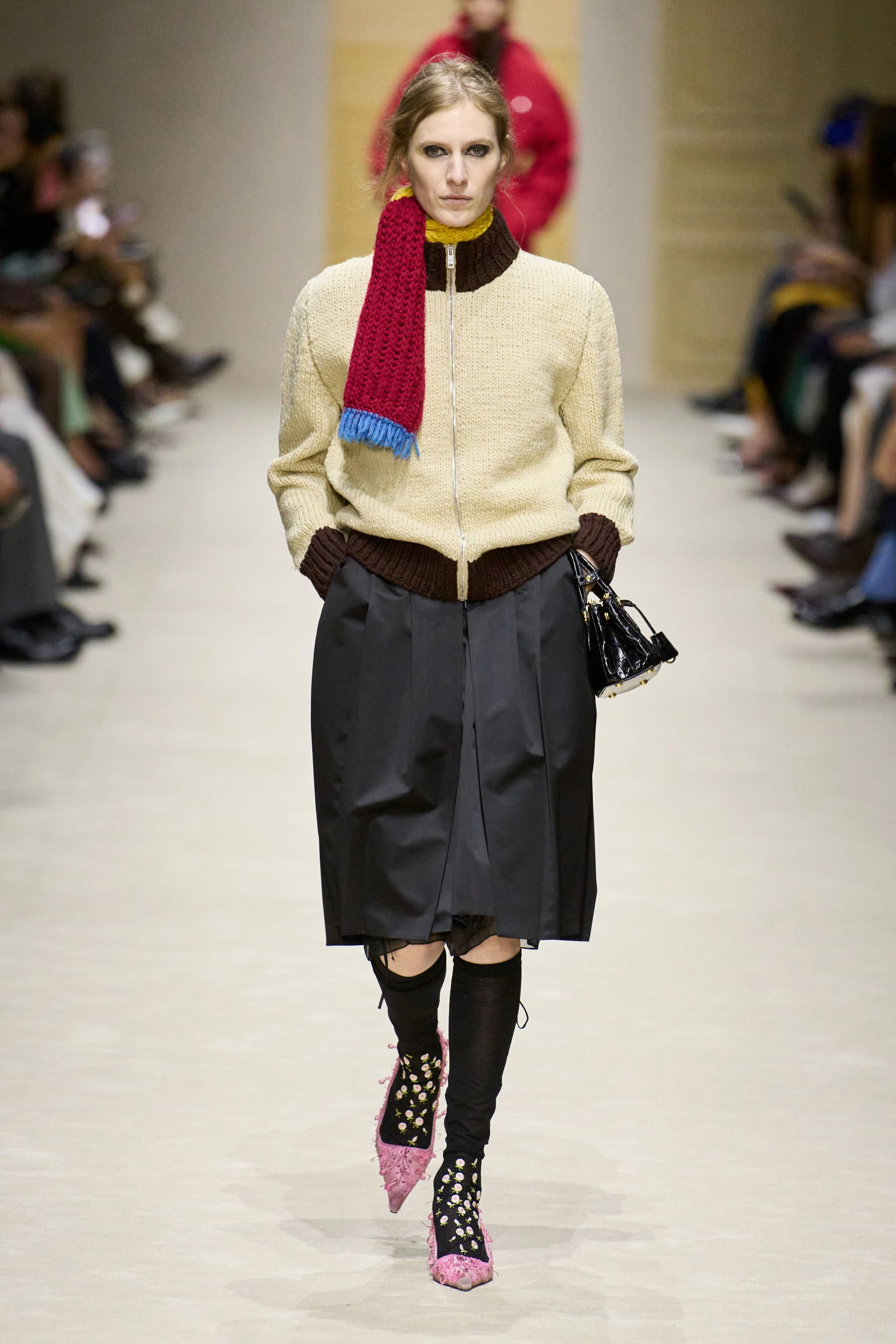 Prada вражає: 15 моделей демонструють 60 образів у багатошаровості осінньо-зимової колекції 2026/20277