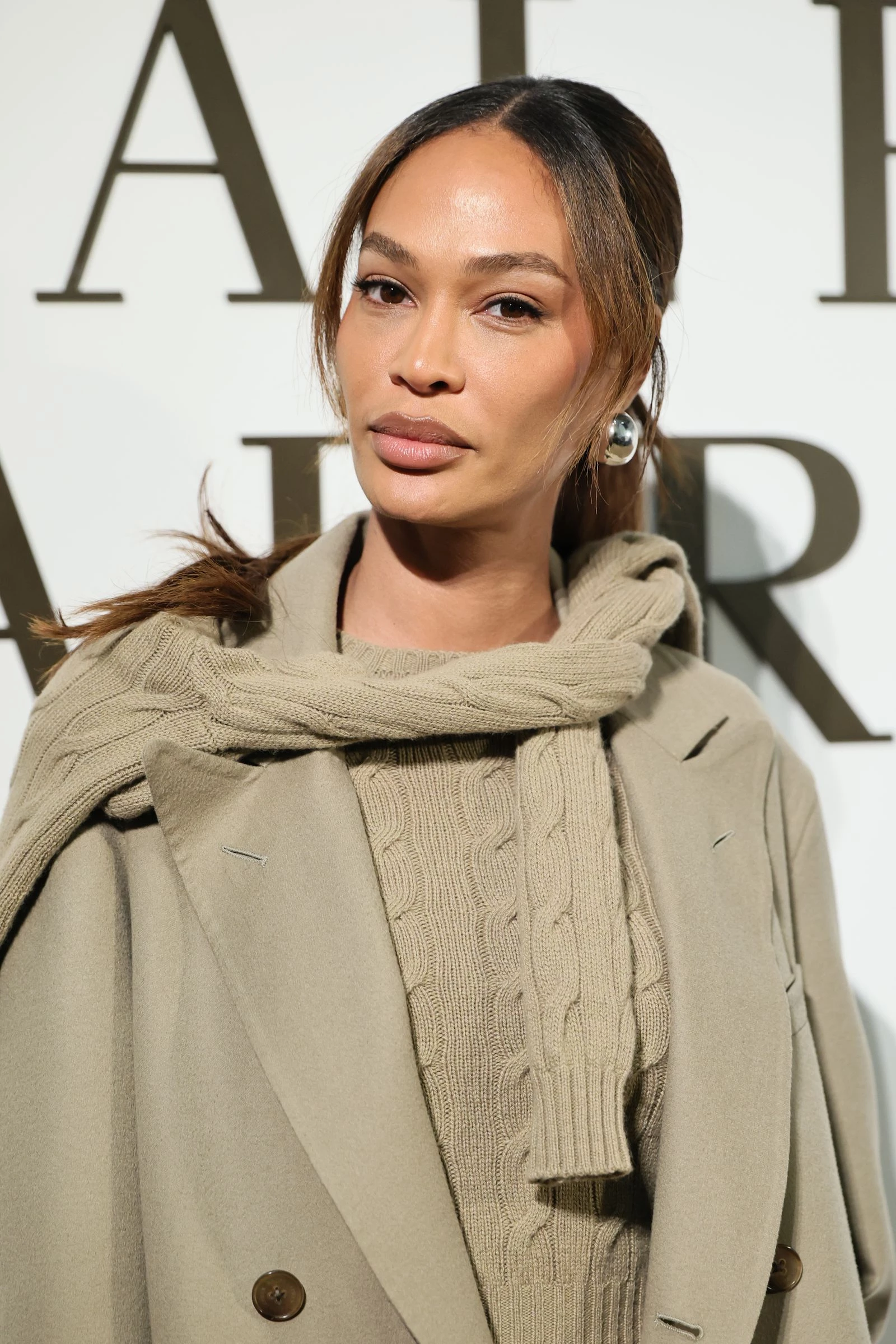 Забудь про косметичку: сережки-трансформери стануть твоїм секретом краси у 2026 році7