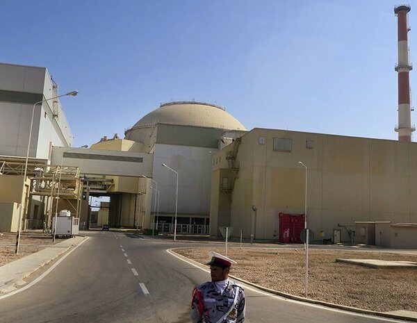 Іран: снаряд влучив неподалік АЕС “Бушер”, подробиці з’ясовують