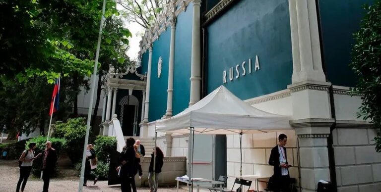 Скандал у Венеції: родичі Лаврова та глави "Ростеха" організували бієнале 3 Скандал у Венеції: родичі Лаврова та глави "Ростеха" організували бієнале 3