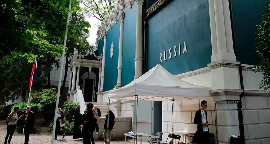 Скандал у Венеції: родичі Лаврова та глави “Ростеха” організували бієнале