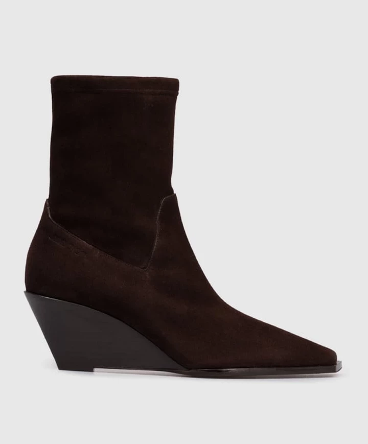 Замшеві ботильйони: знайди свій ідеальний стильний образ8