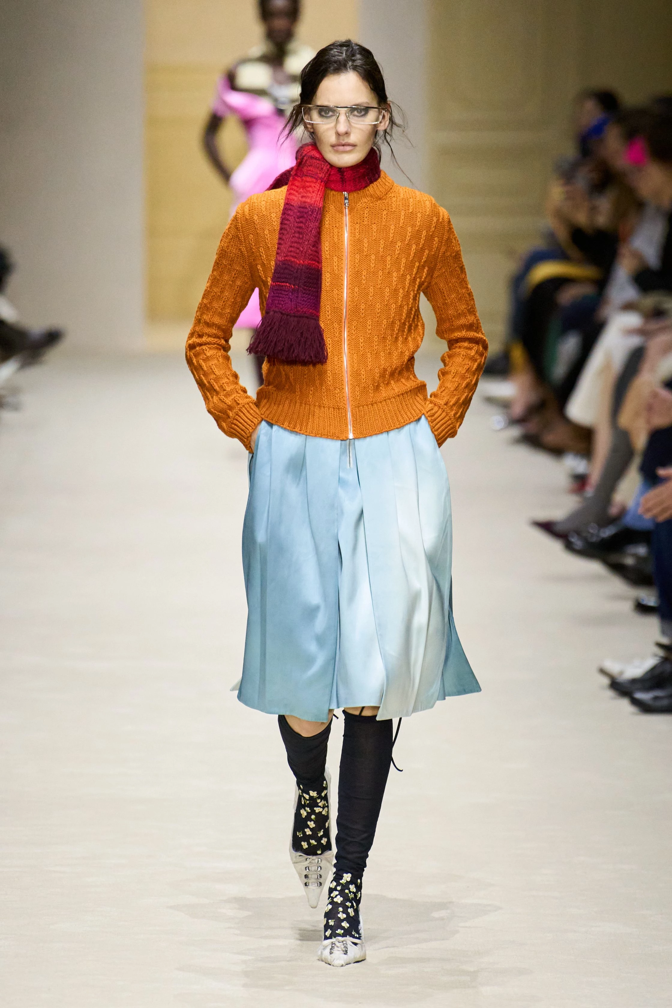 Prada вражає: 15 моделей демонструють 60 образів у багатошаровості осінньо-зимової колекції 2026/202713