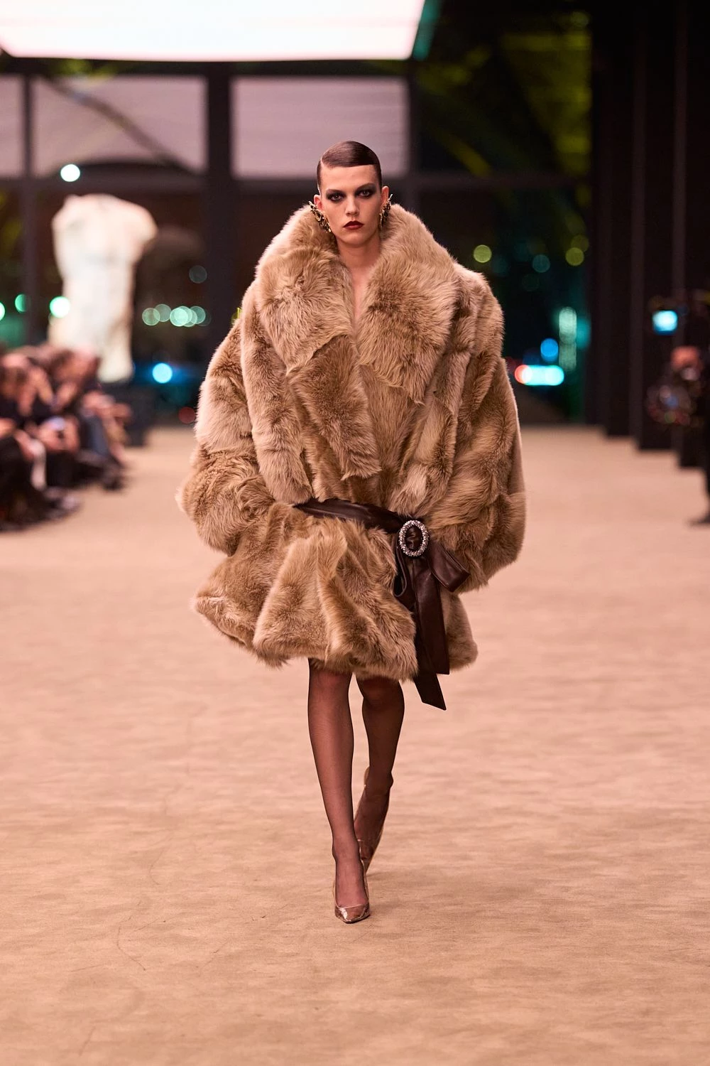 Saint Laurent розкриває сексуальність і строгість у колекції осінь-зима 2026/20275