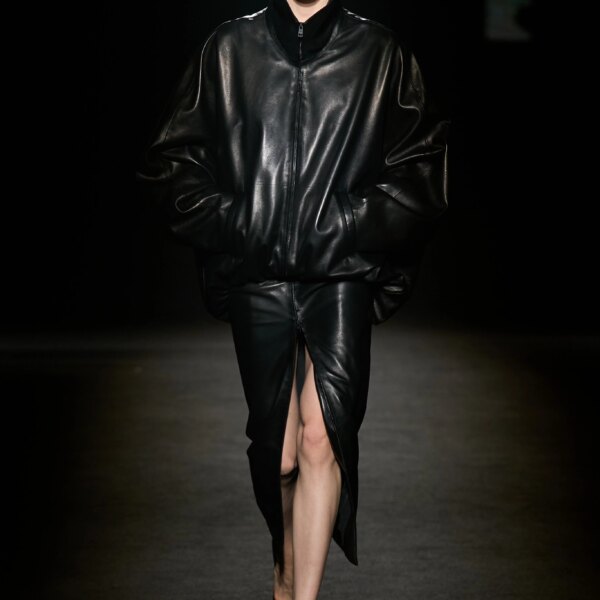 Тиждень моди в Парижі: Balenciaga, LOEWE та Viktoria Beckham представили&hellip;