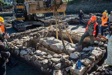 Головна 58 Відкрито 1700-річний саркофаг в Угорщині: розкриваємо його таємниці