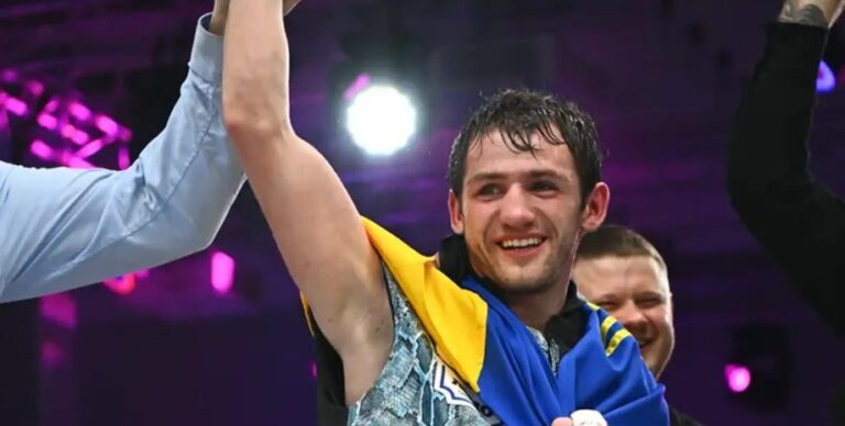 Данило Заморило здобув чемпіонський пояс WBO: українець тріумфує на молодіжному світовому турнірі з боксу 7 Данило Заморило здобув чемпіонський пояс WBO: українець тріумфує на молодіжному світовому турнірі з боксу 7