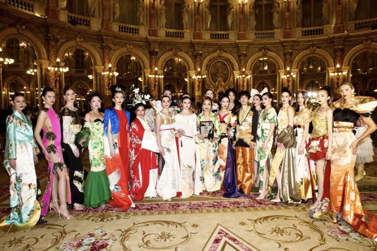 Паризькі модні дні: дизайнери світу запалюють у серці Парижа 20 Паризькі модні дні: дизайнери світу запалюють у серці Парижа 13