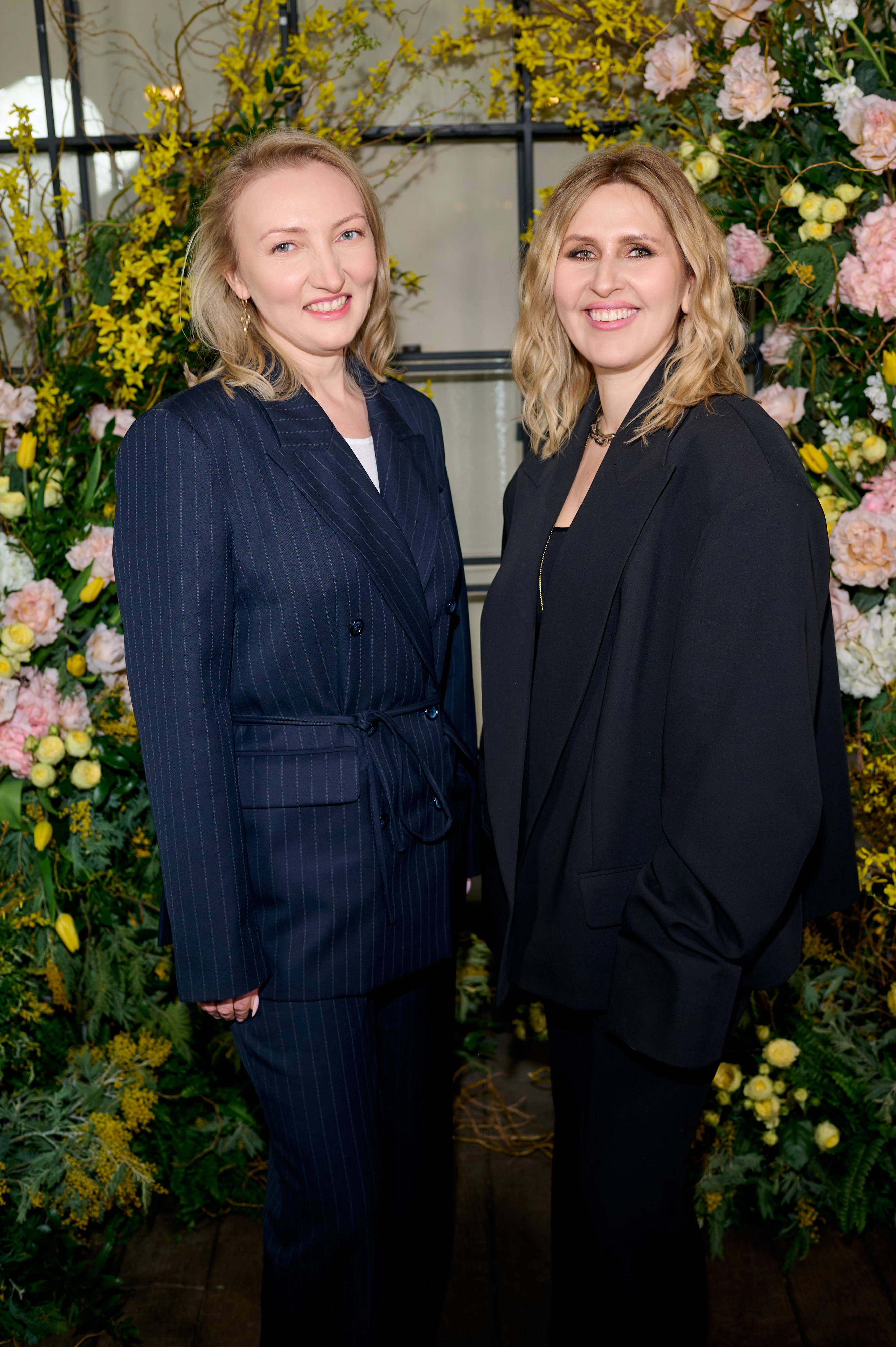 Анна Золотарьова та Альона Пономаренко103