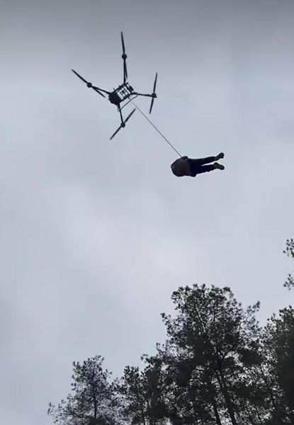 Пілот DJI злетів з людиною на борту: керування дронами заборонено назавжди 6