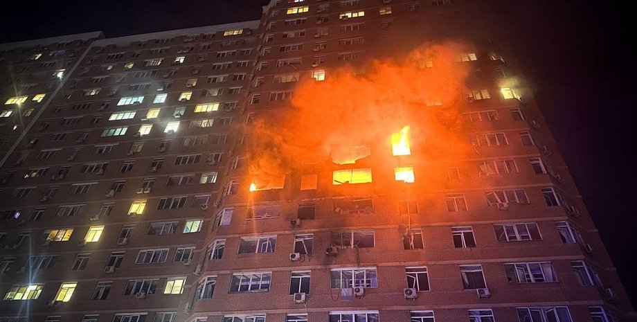 Наслідки атаки “Шахеда” на дев’ятиповерхівку в Кривому Розі: відео з місця подій