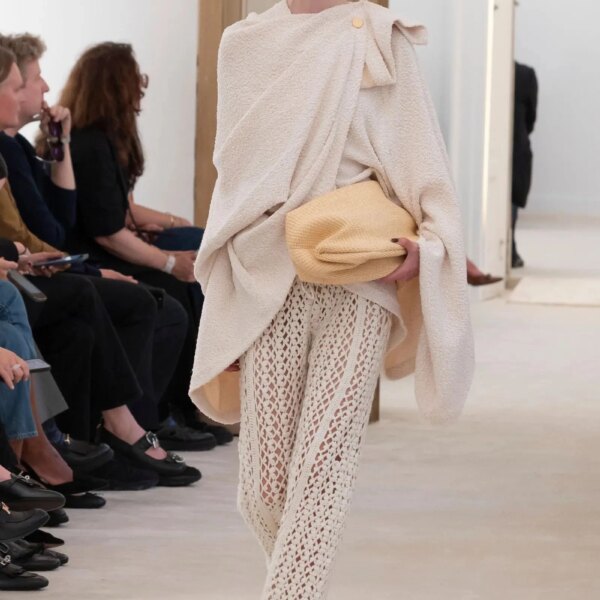 Літні штани, що готові витіснити джинси: дізнайтеся, які саме