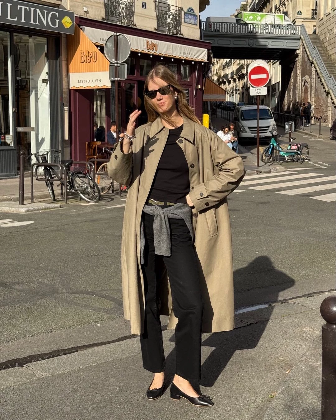 Балетки та прямі штани: 5 стильних образів для тренду 2026 року4