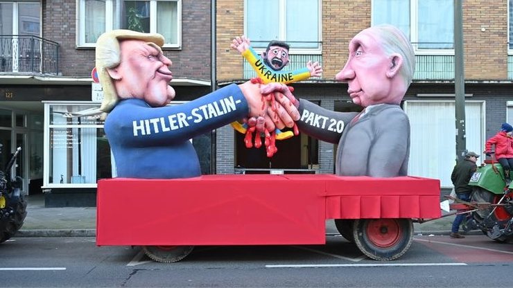 Жак Тіллі: скільки дали скульптору за скандальний арт-об’єкт “Путін у кривавій ванні”