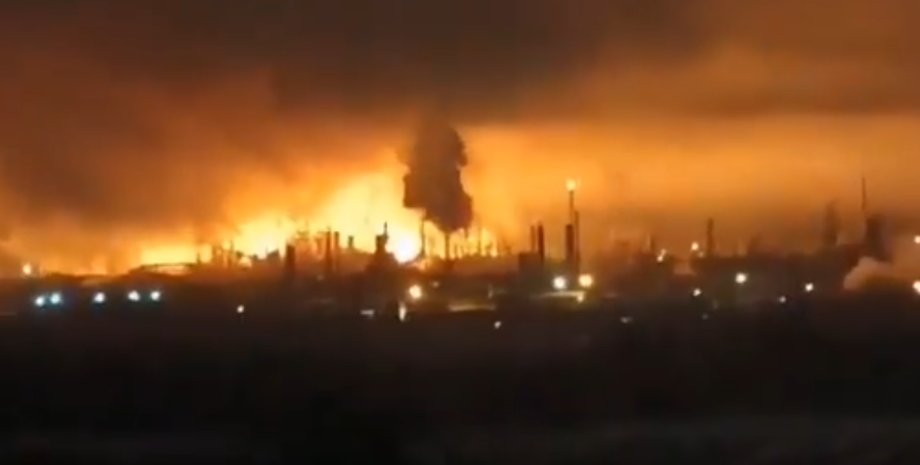 "Мадяр" підтвердив: Українські дрони успішно атакували російські НПЗ та порти 8