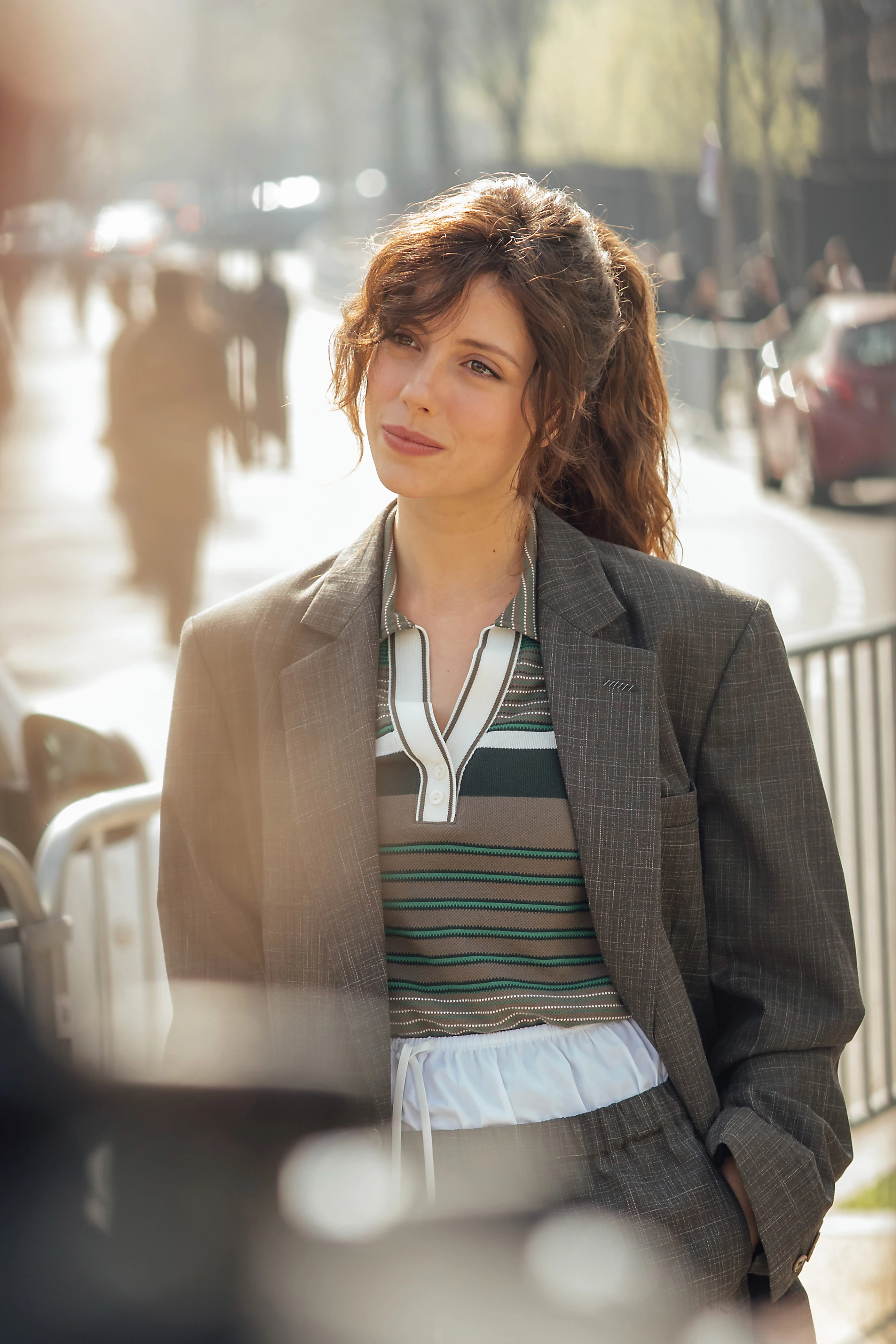 Сірий жакет: Сміливий вибір замість звичного чорного блейзера0