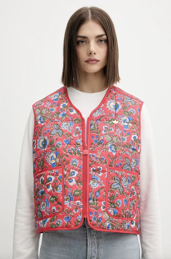 Жилет: весняний тренд, що витісняє бомбери серед модниць 10 Жилет: весняний тренд, що витісняє бомбери серед модниць7