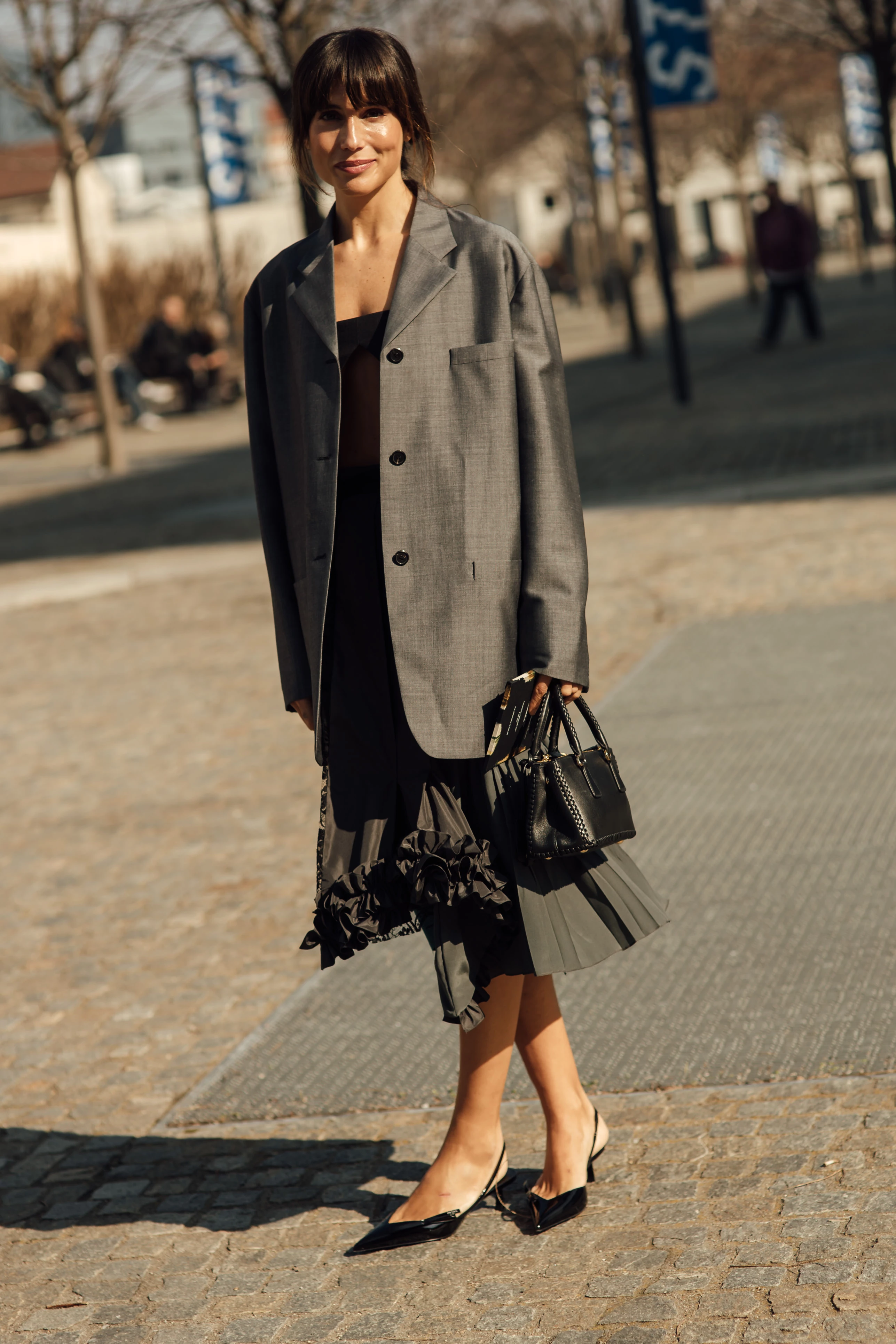 Сірий жакет: Сміливий вибір замість звичного чорного блейзера7