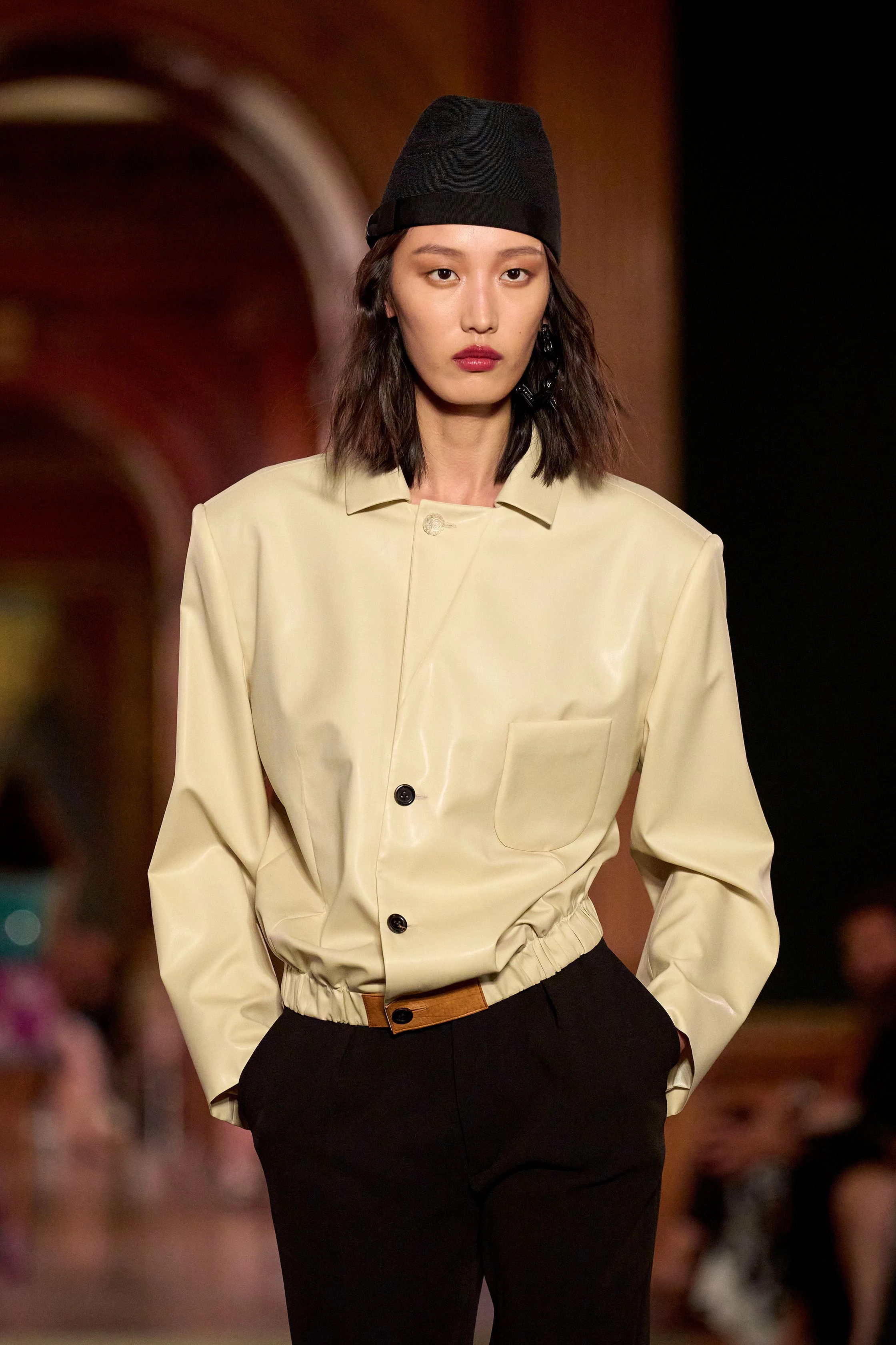 Louis Vuitton Cruise 2027: найяскравіші тренди нової колекції 18 Louis Vuitton Cruise 2027: найяскравіші тренди нової колекції8
