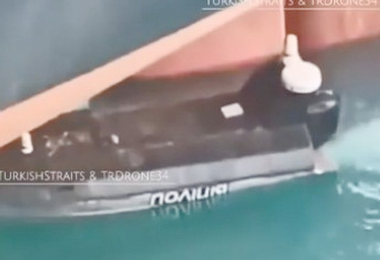 Морський дрон завдав удару по російському танкеру JAMES II: опубліковано відео атаки 5