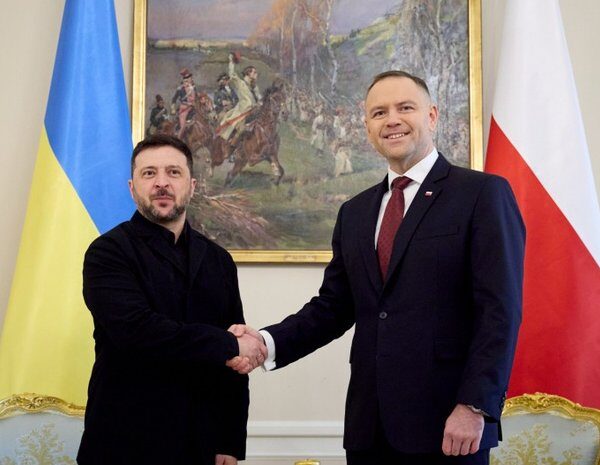 Польща позбавляє Зеленського ордена: Дуда шокував заявою
