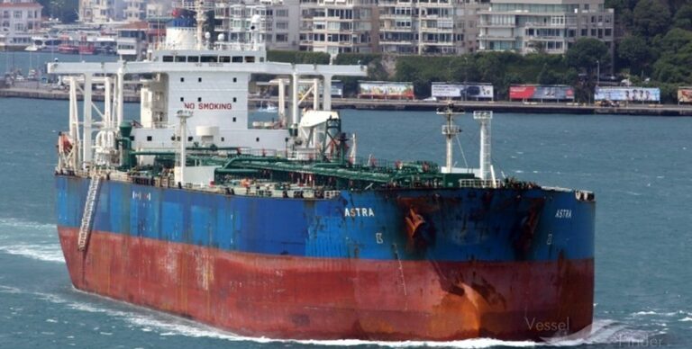 Морський дрон завдав удару по російському танкеру JAMES II: опубліковано відео атаки 5