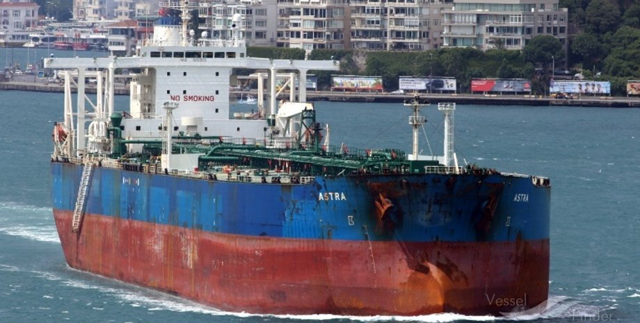 Морський дрон завдав удару по російському танкеру JAMES II: опубліковано відео атаки 4
