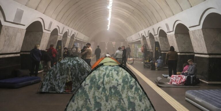 Паркінги та метро: де шукати безпеку під час обстрілів в Україні 16
