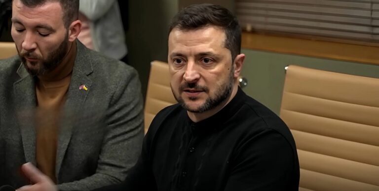 Зеленський про мирні переговори: Україна шукає вікно можливостей, США – ключовий партнер 17