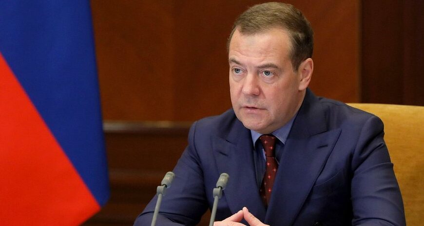 Головна 53 Медведєв загрожує Україні та Європі: удар по ЗАЕС призведе до атак на…