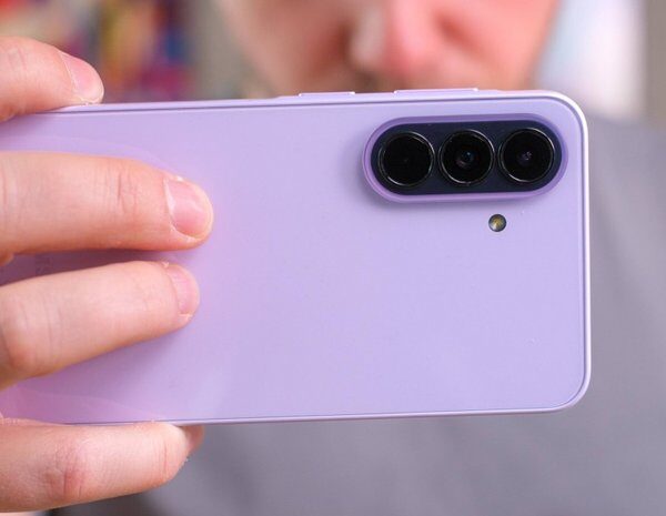Головна 61 Samsung оновлює бюджетні смартфони флагманськими камерами: перевір, чи є твоя…
