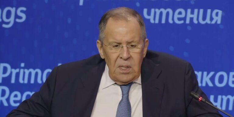 Лавров: РФ не зупинить переговорний процес на лінії фронту, блокуючи шахрайства 8
