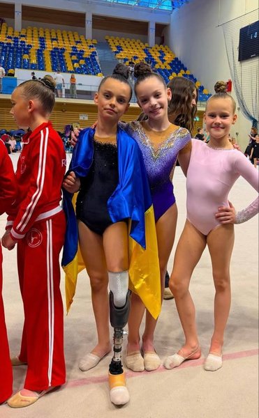 Українська чемпіонка, що долає труднощі: 10-річна гімнастка тріумфує в Румунії після трагічної втрати. 4