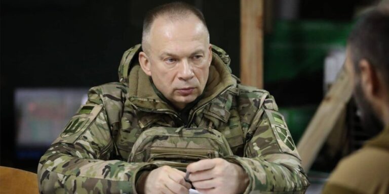 "Слуги народу" про скандал у полку "Скеля": чи чекає звільнення Сирського 29 "Слуги народу" про скандал у полку "Скеля": чи чекає звільнення Сирського 29