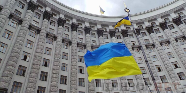 Як живуть колишні прем'єри України: маєтки під Києвом та елітні авто 1