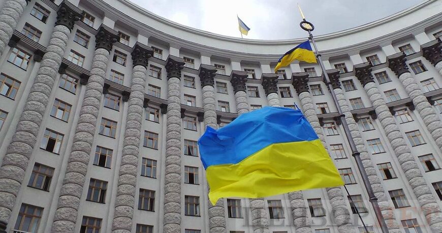 Як живуть колишні прем’єри України: маєтки під Києвом та елітні авто