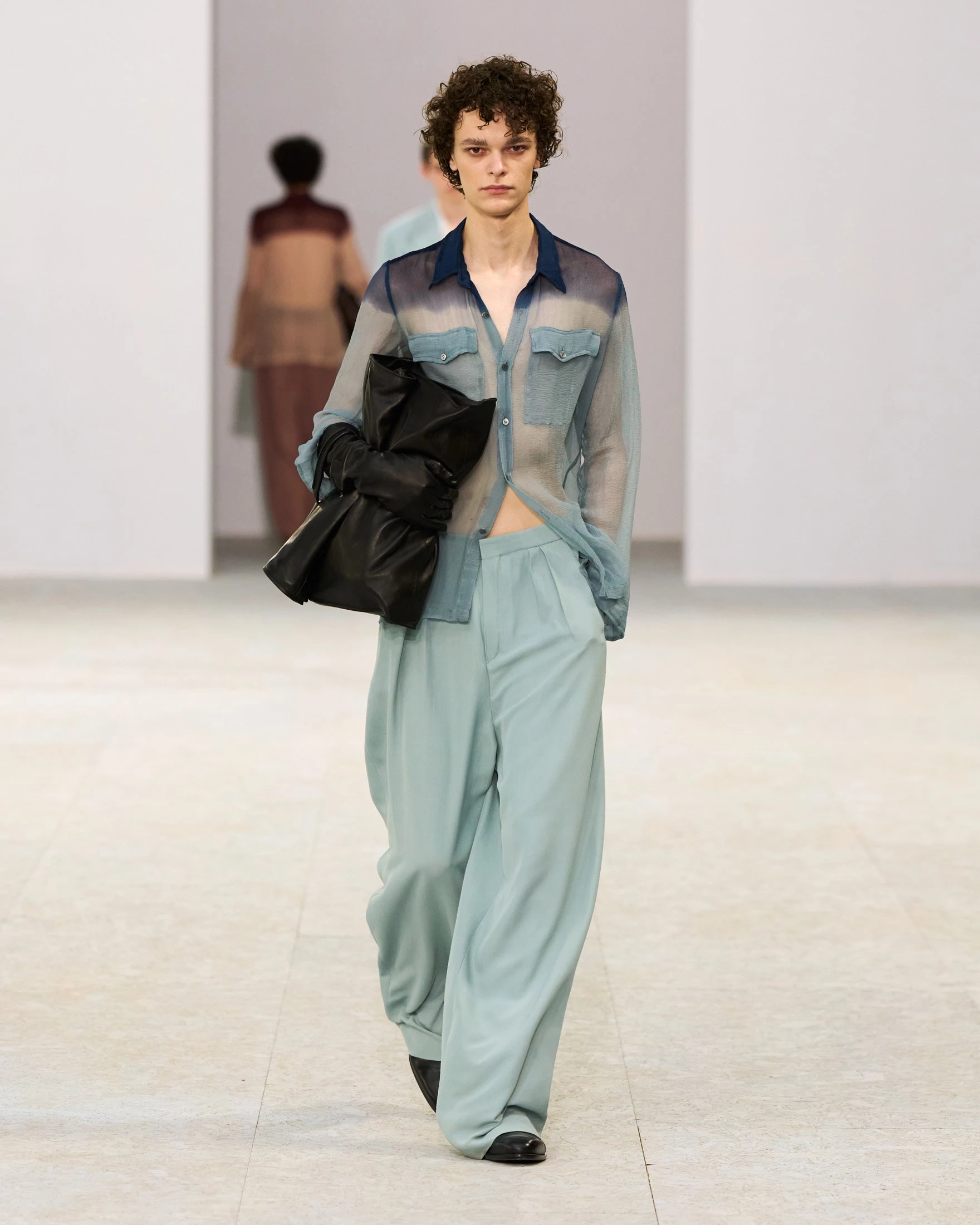 Dries Van Noten вражає: шовк, прозорість та балетки у чоловічій колекції літа 20271