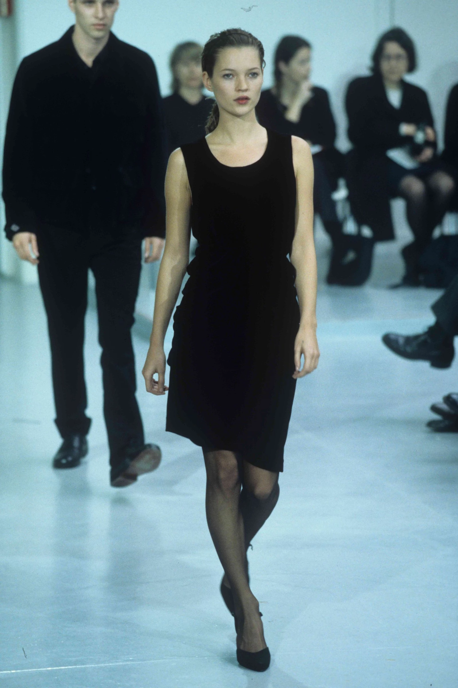 Кейт Мосс на показі Helmut Lang, осінь-зима 1997/19980