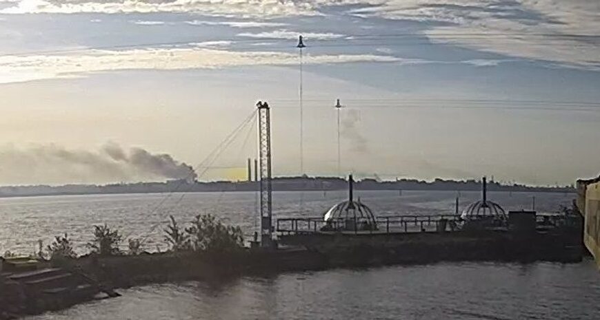Над Кронштадтом лунають вибухи: пожежа охопила морський порт