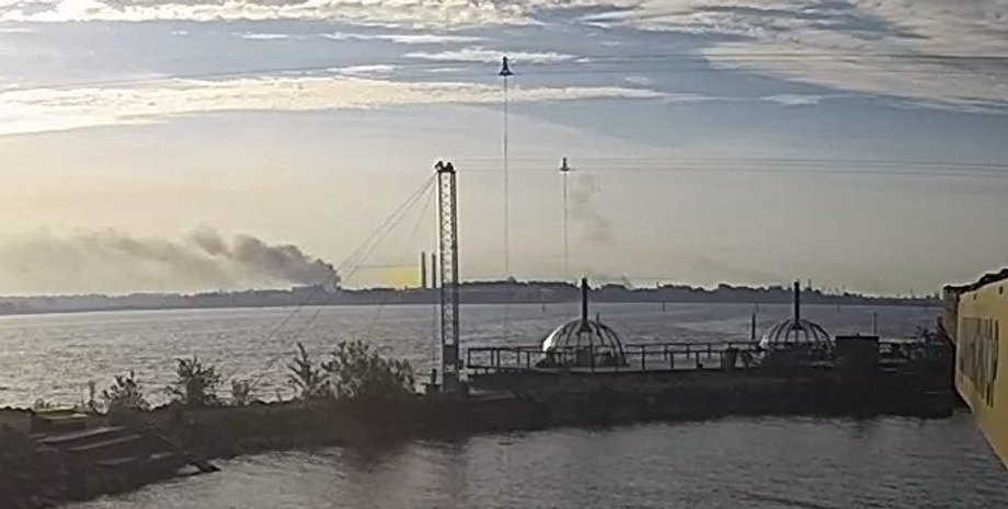 Над Кронштадтом лунають вибухи: пожежа охопила морський порт 2