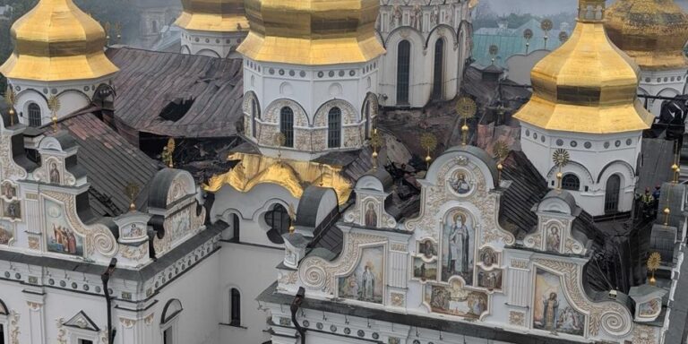 Збитки Лаври: Як захистити давні фрески та іконостас від руйнування 16