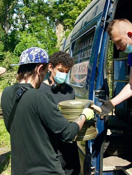 Врятовано скарби кіно: 120 культових фільмів Довженко-центру пережили російську атаку 25 Врятовано скарби кіно: 120 культових фільмів Довженко-центру пережили російську атаку 25