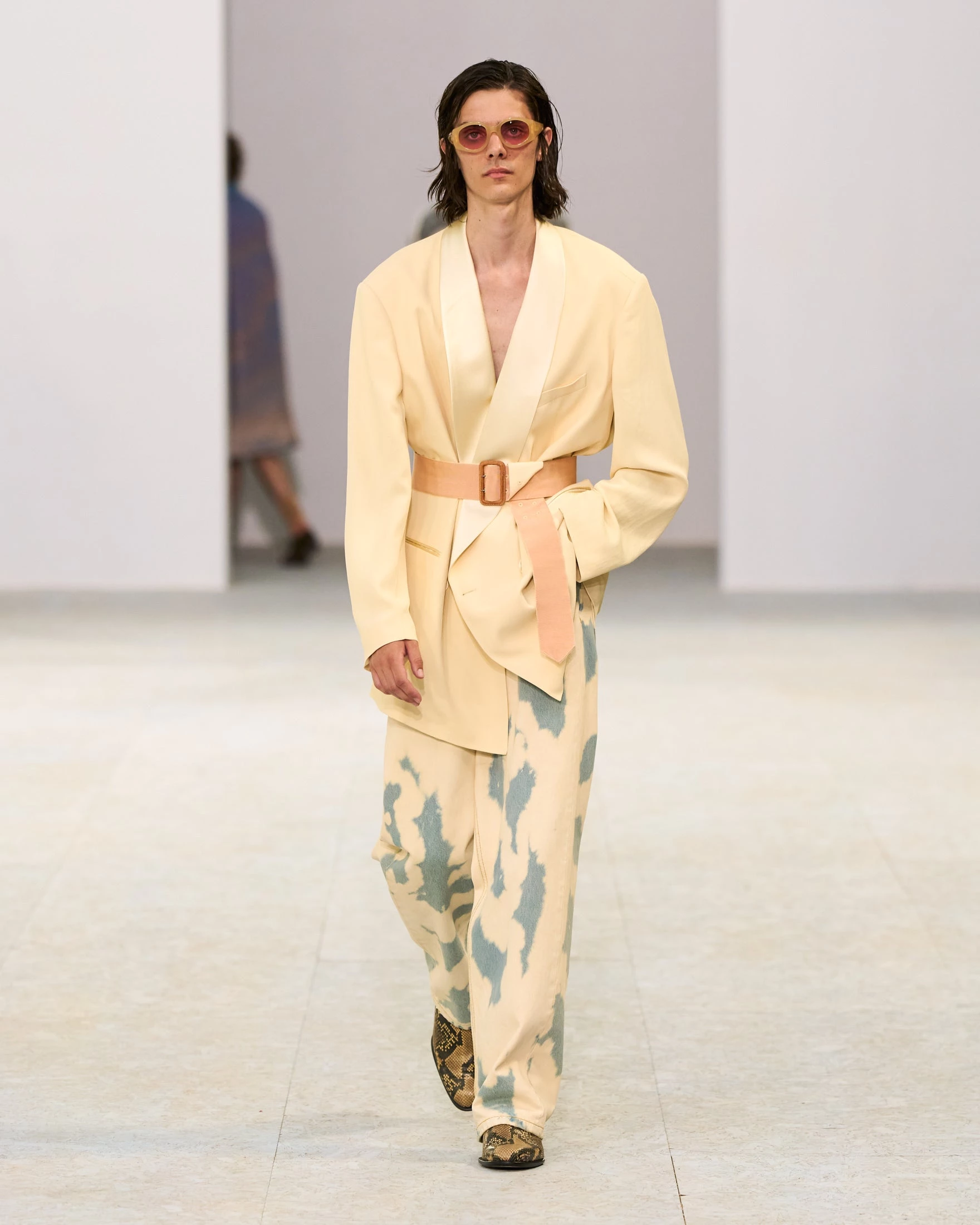 Dries Van Noten вражає: шовк, прозорість та балетки у чоловічій колекції літа 20276