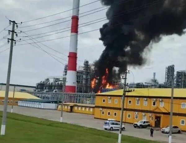 Головна 66 ЗСУ завдали нищівного удару по двох нафтопереробних заводах та комбінату…