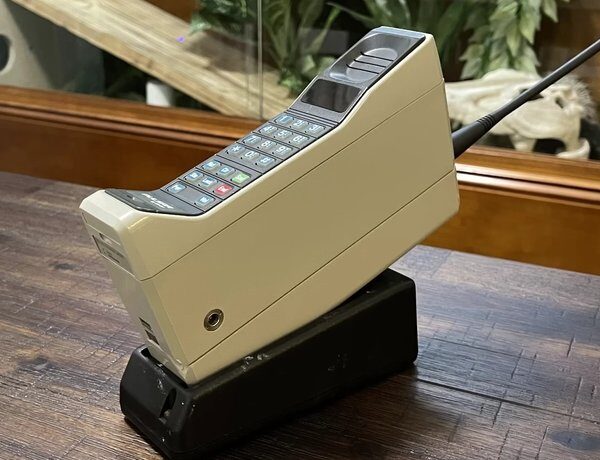 Головна 78 Motorola: Як компанія переписала історію мобільних телефонів від DynaTAC до…