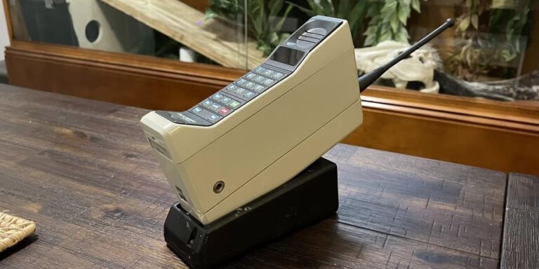 Motorola: Як компанія переписала історію мобільних телефонів від DynaTAC до Razr Ultra 20