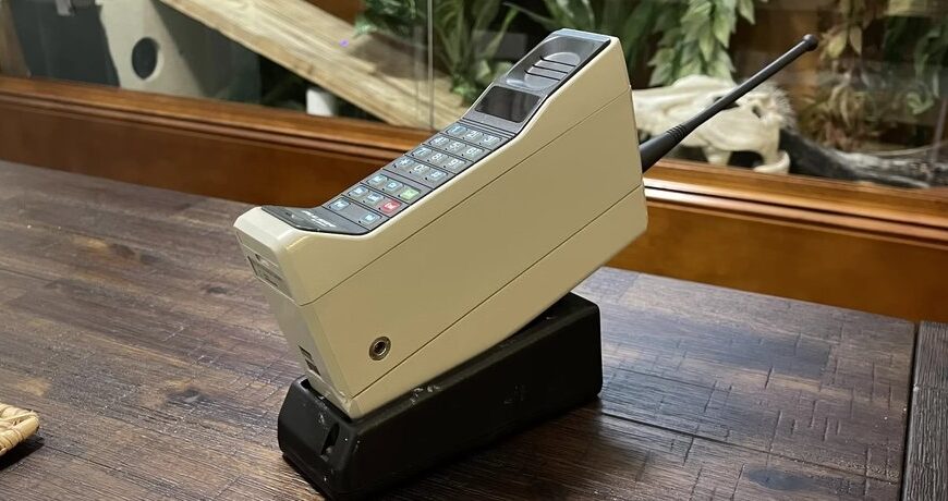 Головна 70 Motorola: Як компанія переписала історію мобільних телефонів від DynaTAC до Razr Ultra