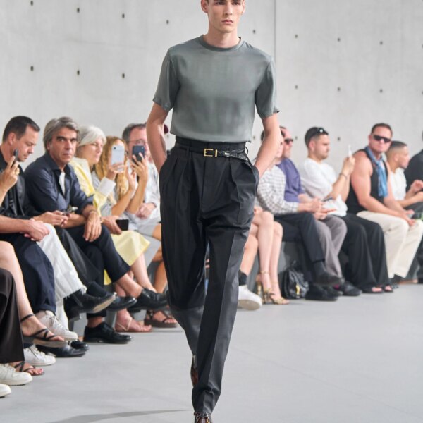 Saint Laurent повертає літню елегантність:&hellip;