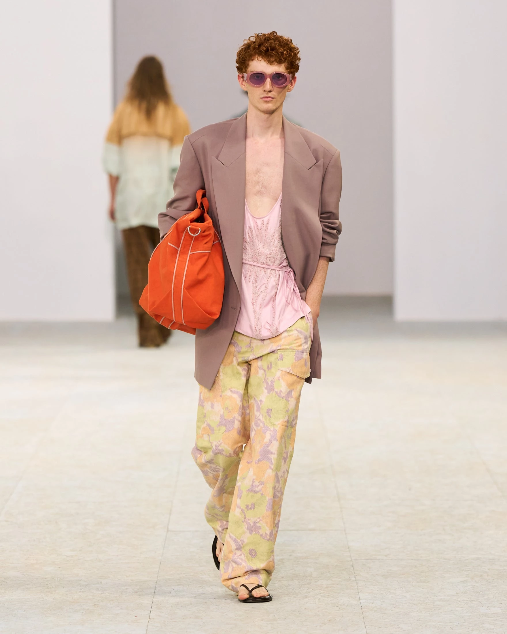 Dries Van Noten вражає: шовк, прозорість та балетки у чоловічій колекції літа 20278
